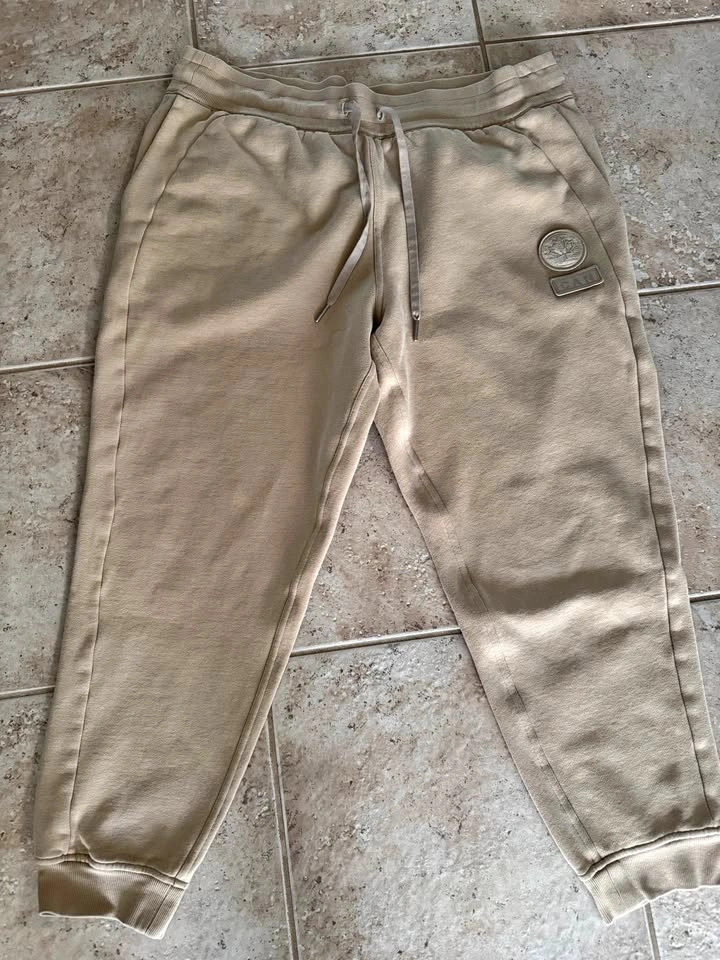 Lululemon Team Canada Olympic Joggers size 14