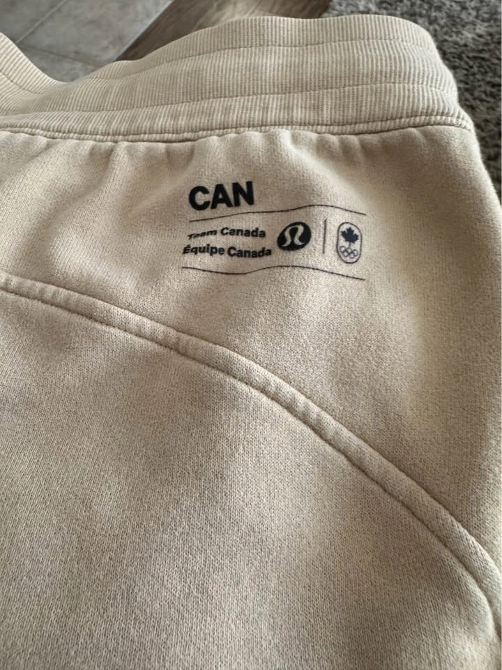 Lululemon Team Canada Olympic Joggers size 14 - photo 4