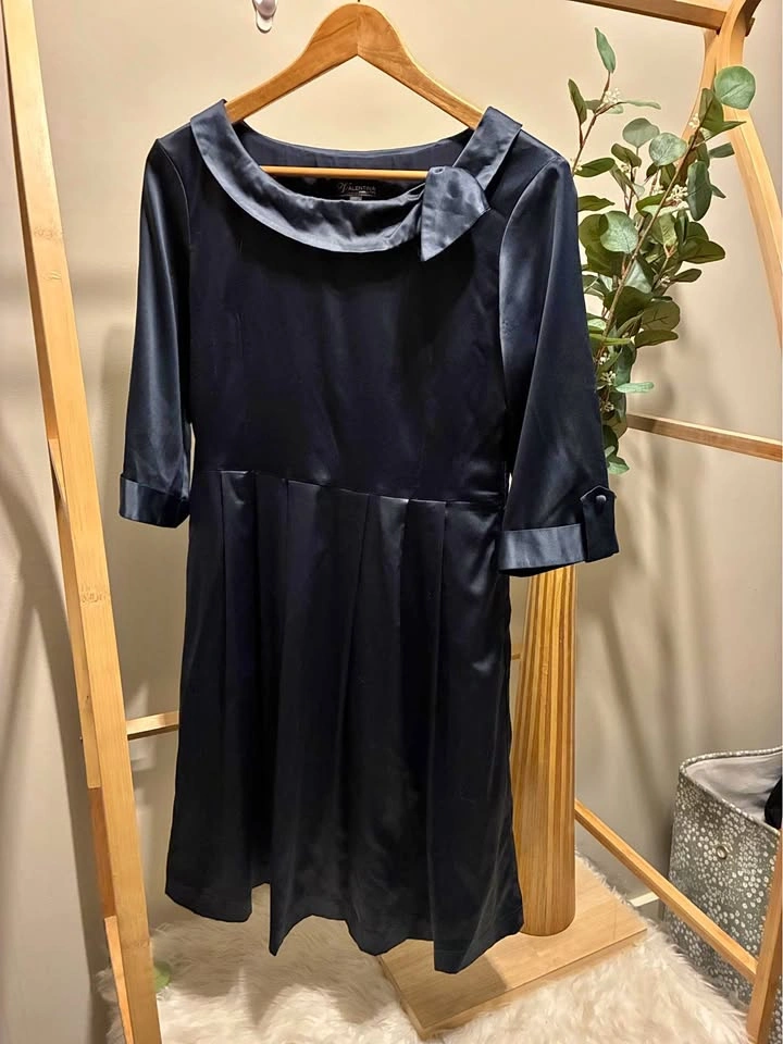 Valentina 100% Silk Navy Dress size Med