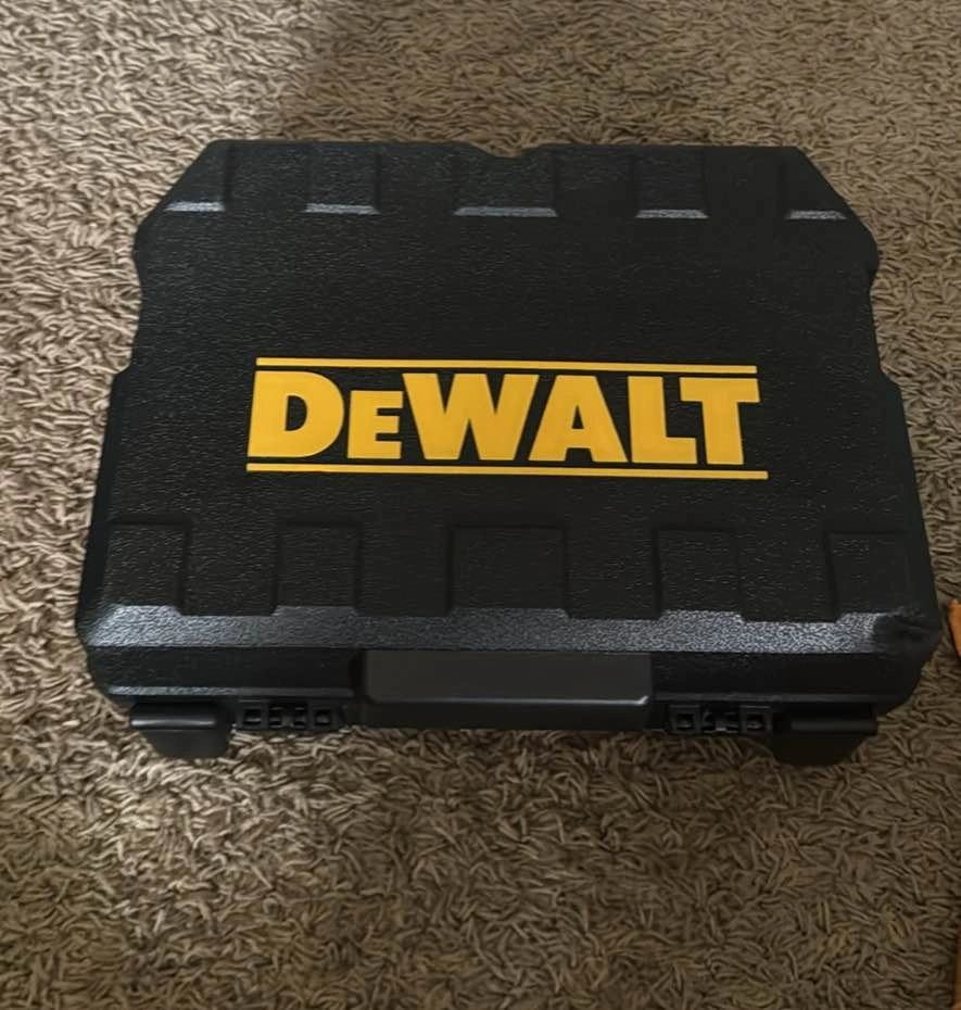 DEWALT 20V MAX up to 330 ft Green Cross Line Laser (Bare Tool) - photo 3