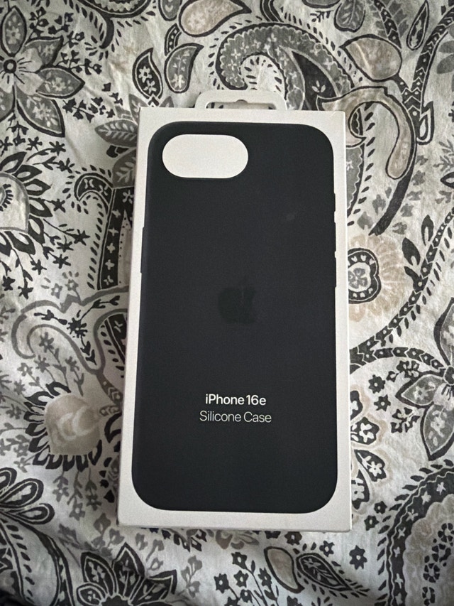 Apple iPhone 16e Silicone Case