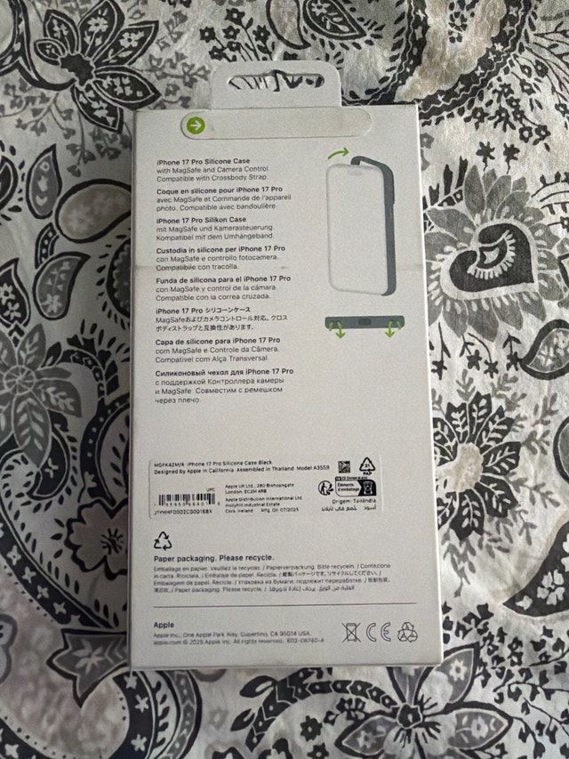 Apple iPhone 17 Pro Silicone Case - photo 2