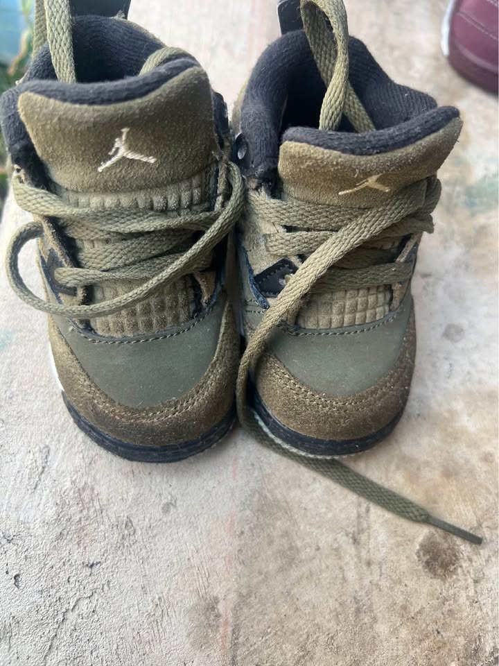 Pre owned toddler Jordan shoes size 4c - photo 3