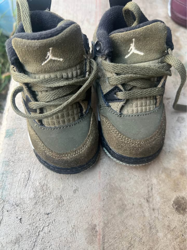 Pre owned toddler Jordan shoes size 4c - photo 4