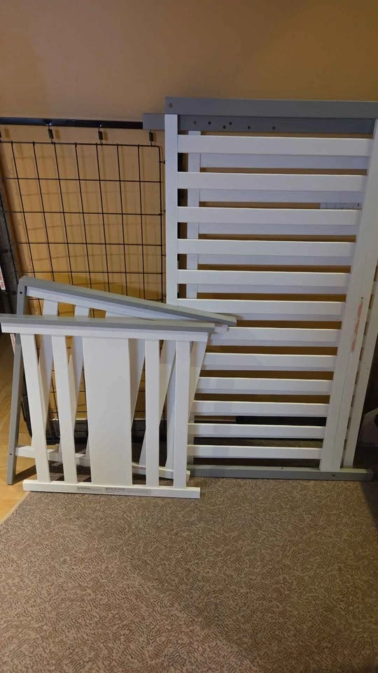 Storkcraft Baby Crib with mattress-White and Grey - photo 3