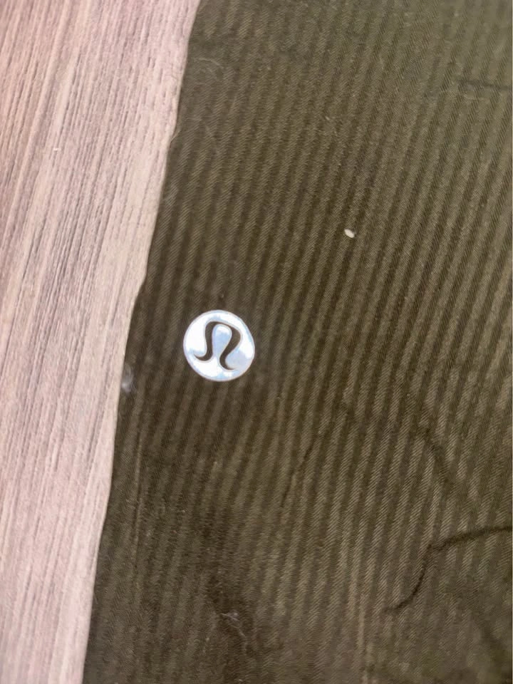 Lululemon Olive Green Joggers size 0 - photo 3