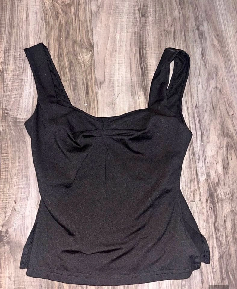 Women’s tops (read description for price)