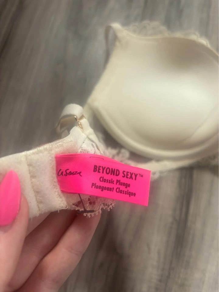 La Senza Beyond Sexy Classic Plunge Bra 34C - photo 3