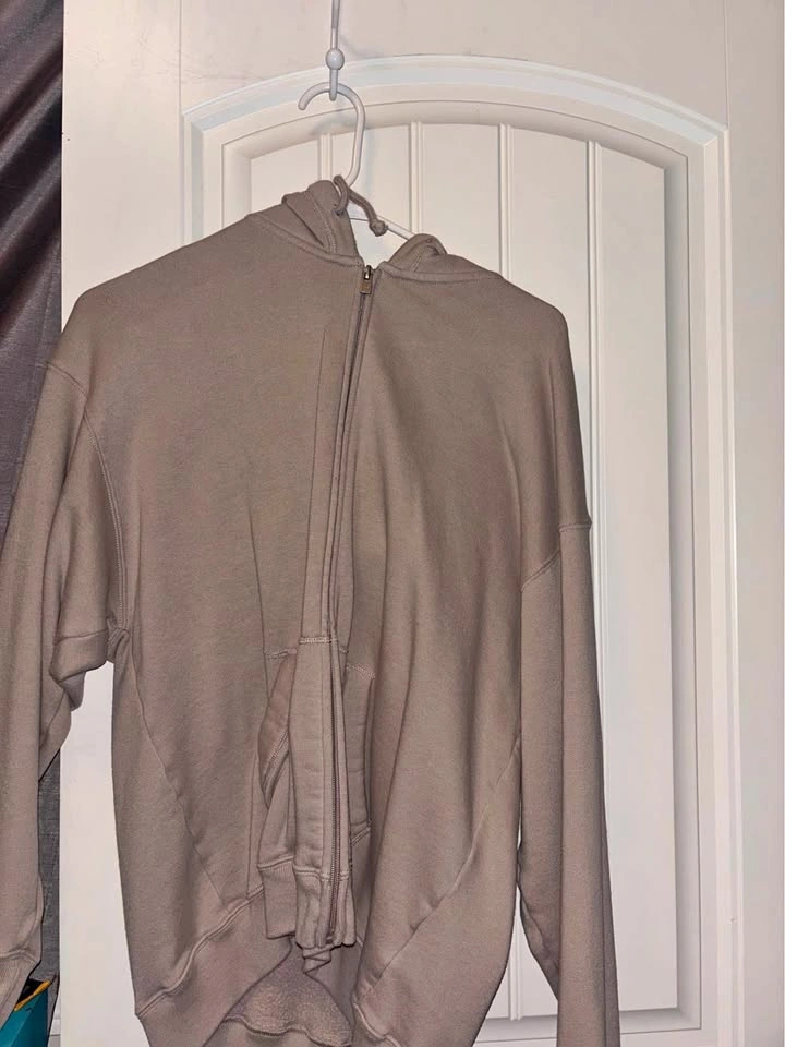 Hollister zip up hoodie size M