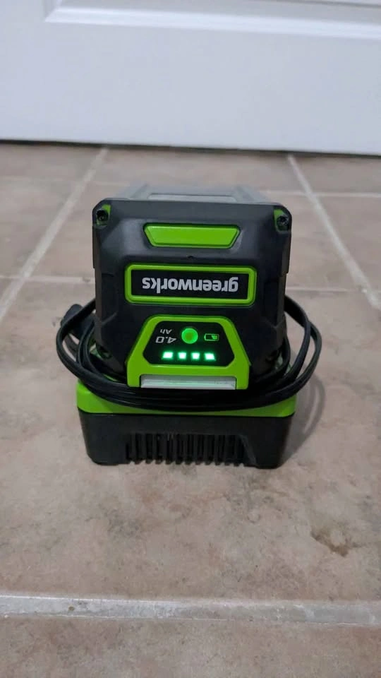 Greenworks 12" Snow Shovel + 40v Battery and Charger - photo 2