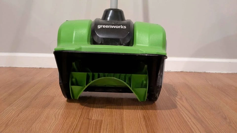 Greenworks 12" Snow Shovel + 40v Battery and Charger - photo 3