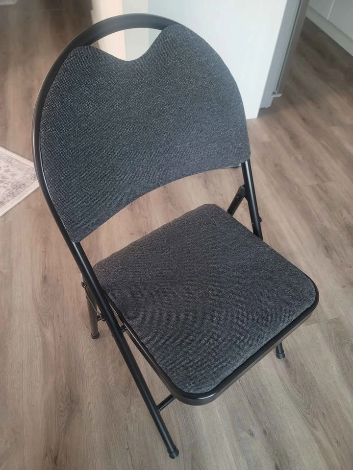2 Foldable Chairs