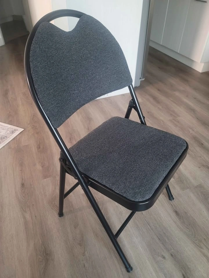 2 Foldable Chairs - photo 2