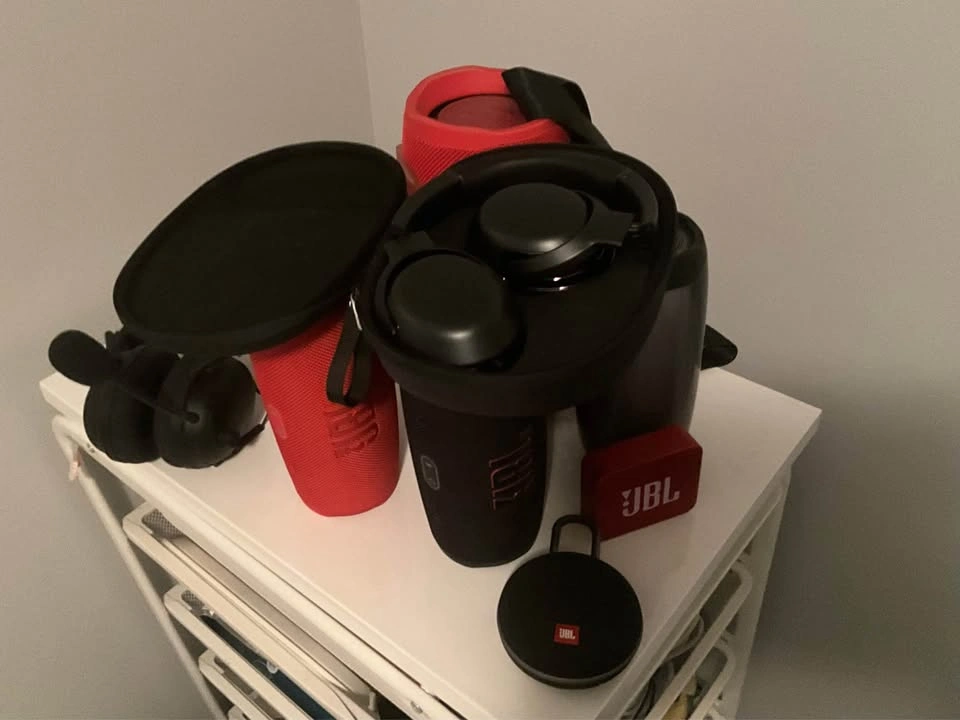 AUDIO GEAR BUNDLE - Headphones + Speakers - photo 2