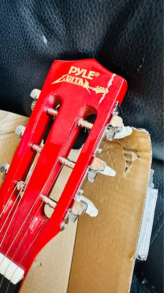 Pyle PGAKT30 30-Inch Beginner Acoustic Guitar Kit - photo 4