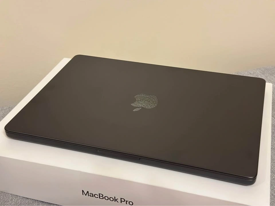MacBook Pro M5 – Like New (24GB / 1TB) - photo 2