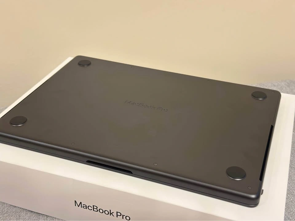 MacBook Pro M5 – Like New (24GB / 1TB) - photo 3