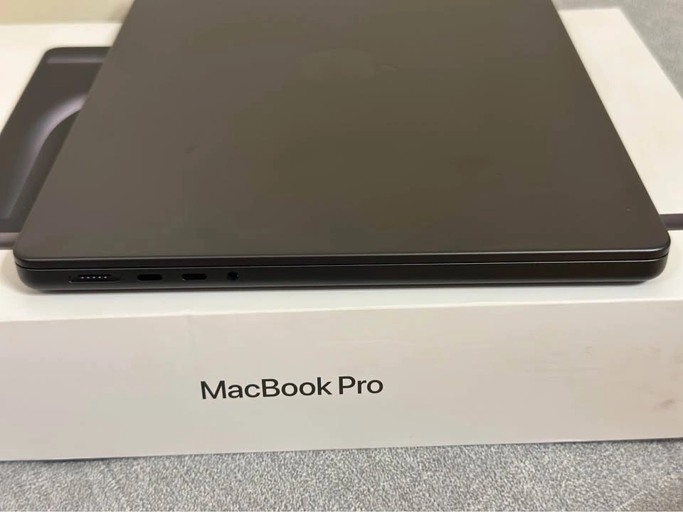 MacBook Pro M5 – Like New (24GB / 1TB) - photo 4