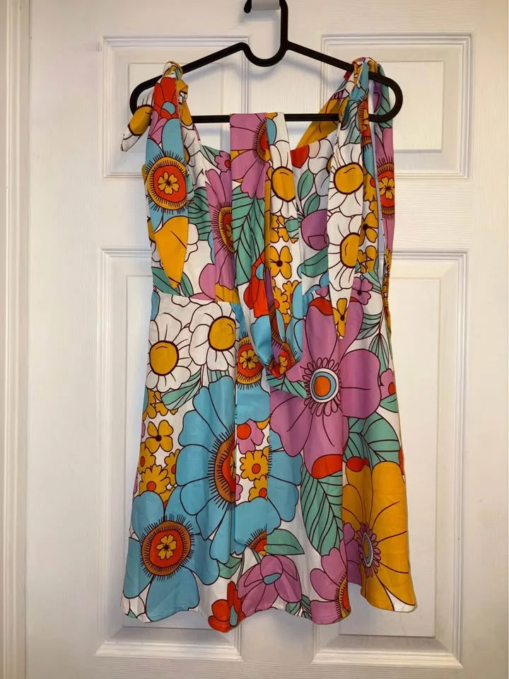 Brand new Womens Floral Mini Dress-Size L image indicator(3)