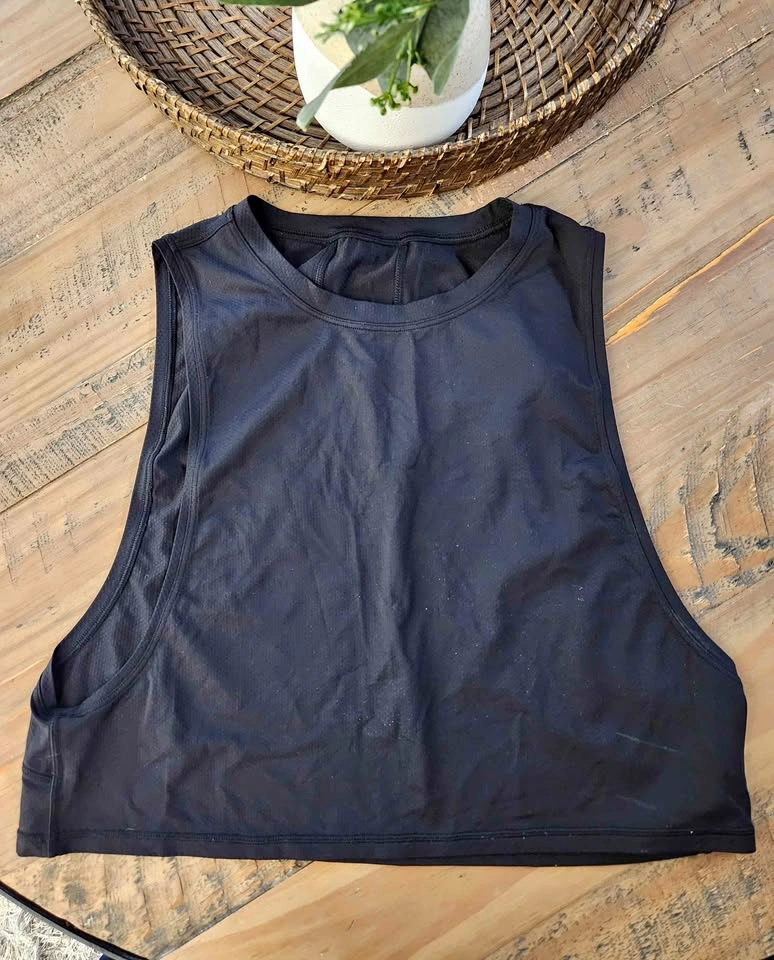 LULULEMON Cropped Tank Top – Women’s Size Small (S)