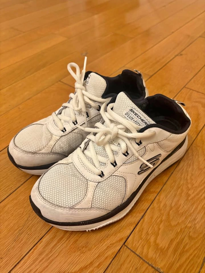 Skechers Women Size 6.5 - D'Lux Fitness Sneakers