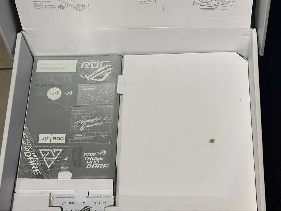 ASUS ROG Maximus Z890 Apex Motherboard - photo 3