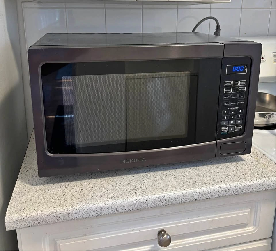 Insignia Microwave – $40