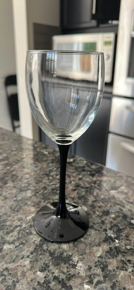 Vintage-Style French Wine Glasses – Set of 7 – Made in France - photo 2
