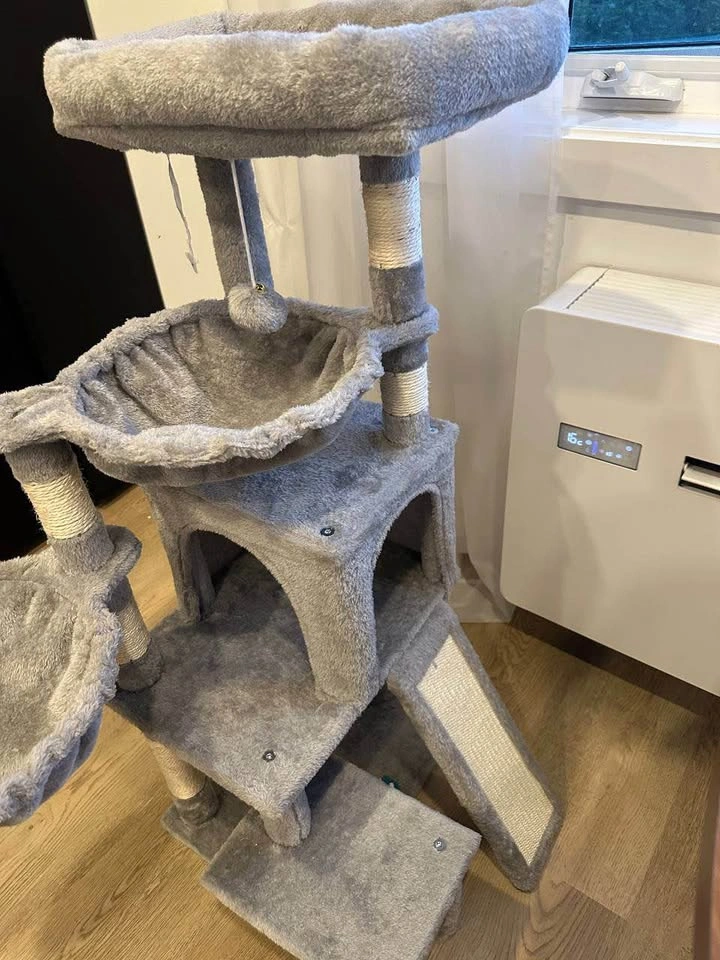 Cat tree IDEAL condition - photo 3