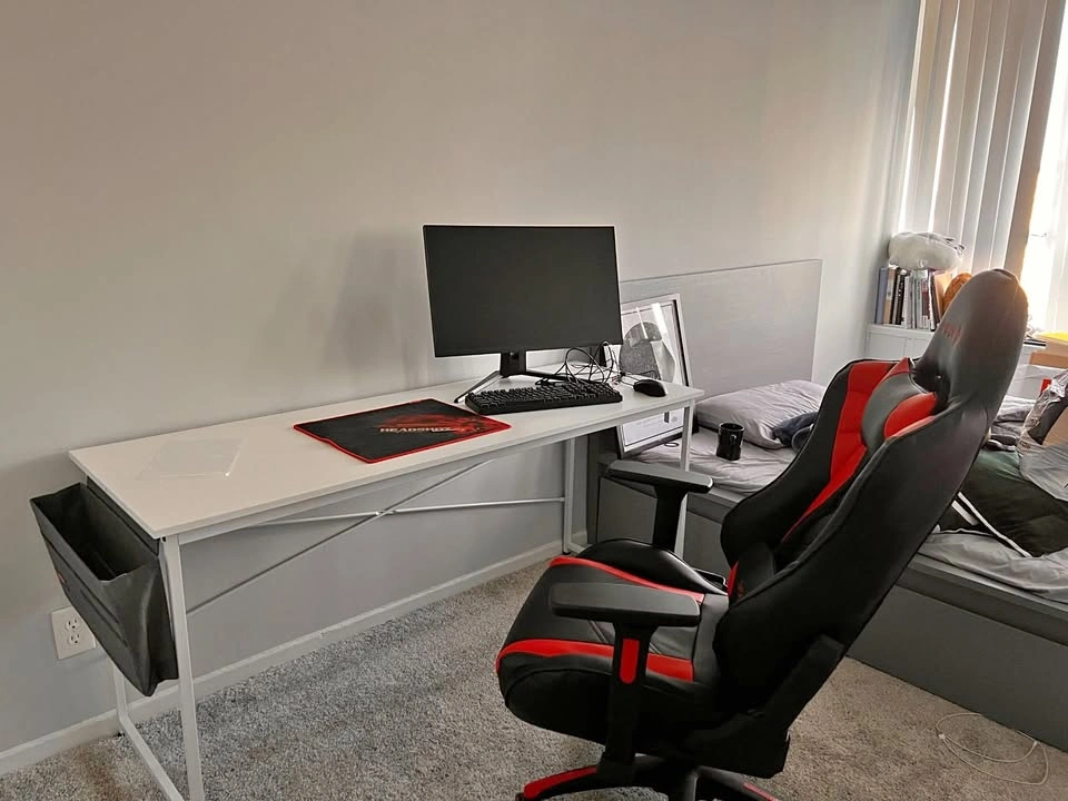 Computer Desk with Storage – Very Good Condition