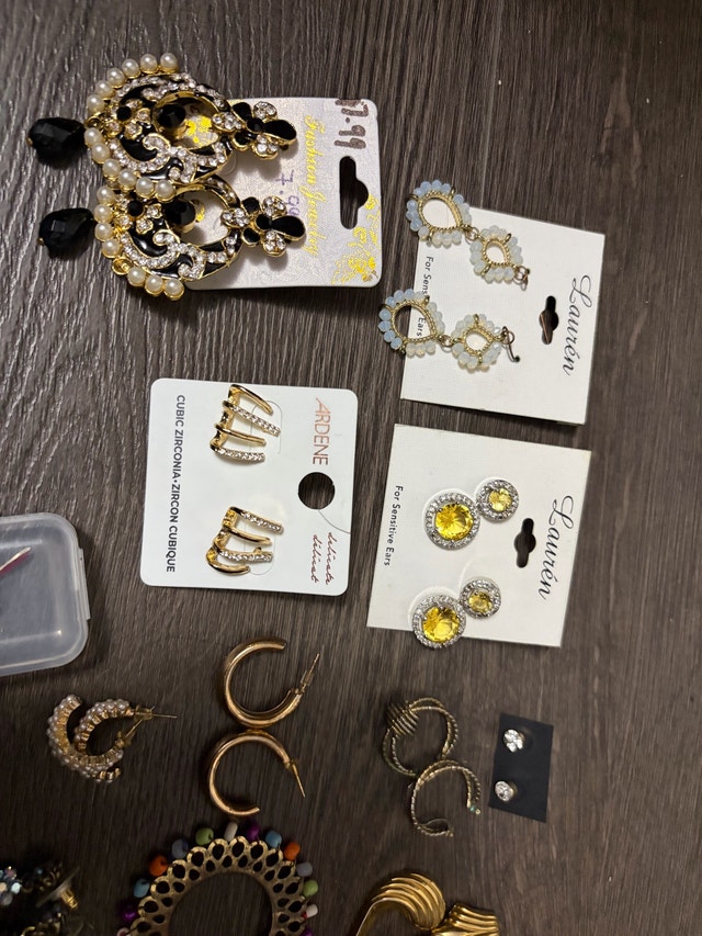 Assorted Fashion Earring Lot - Lauren, Ardene, and More - photo 2