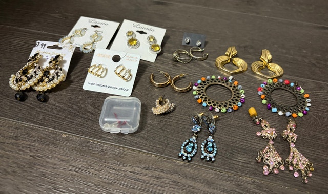 Assorted Fashion Earring Lot - Lauren, Ardene, and More - photo 4