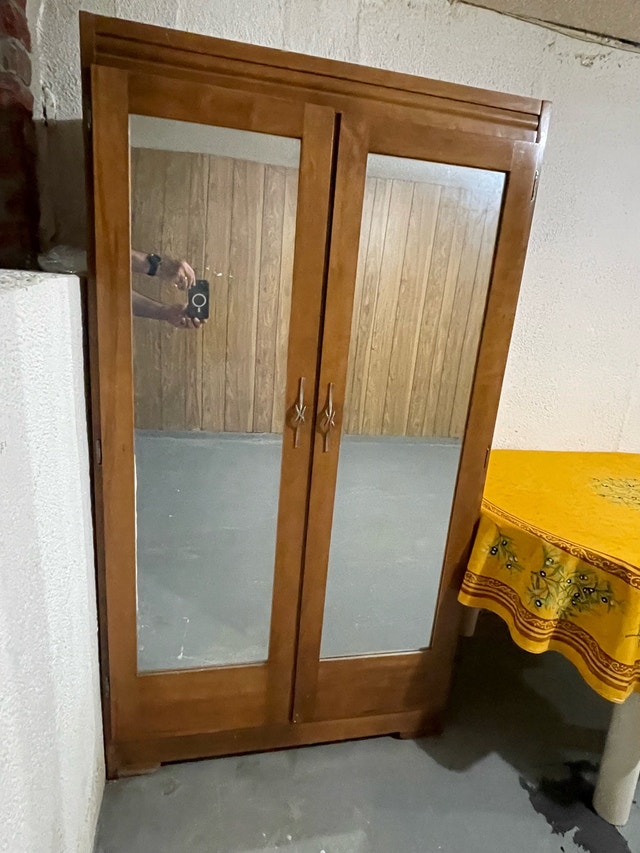 Mirrored Wardrobe / Closet