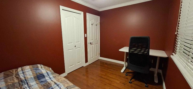 Furnished bedroom on upper floor - photo 5