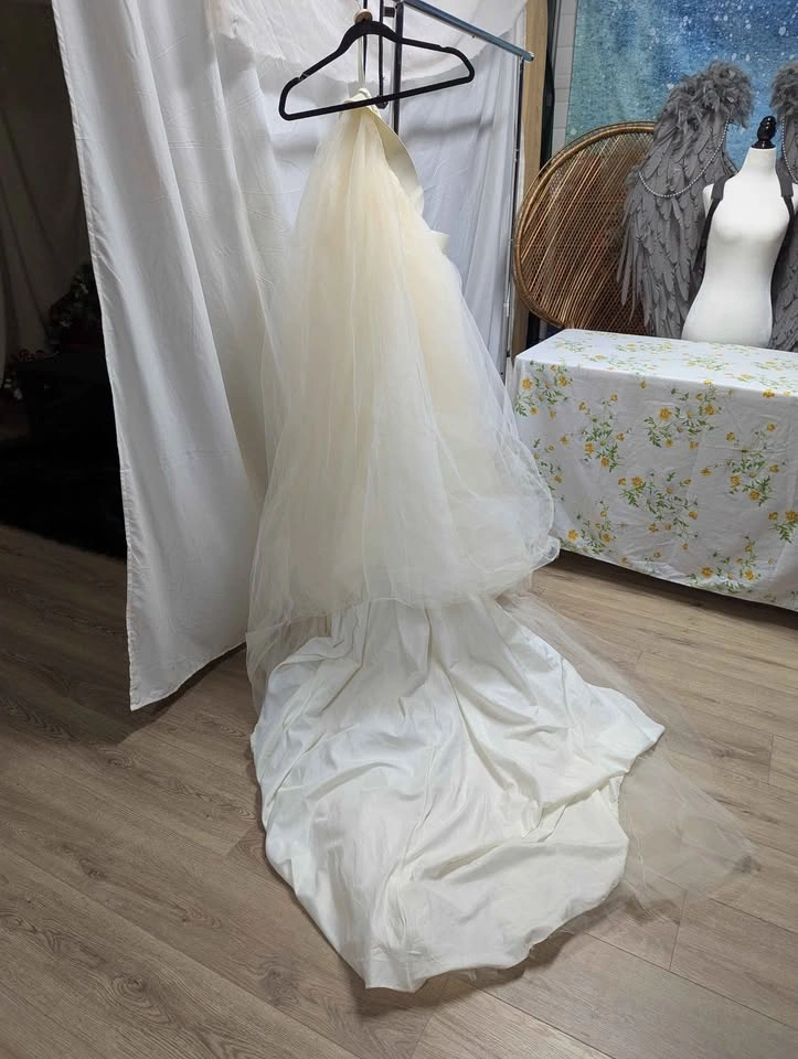 Ivory tulle bridal ball gown train - photo 2