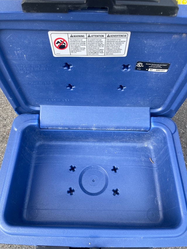 SentrySafe 1100 (no key) - photo 3