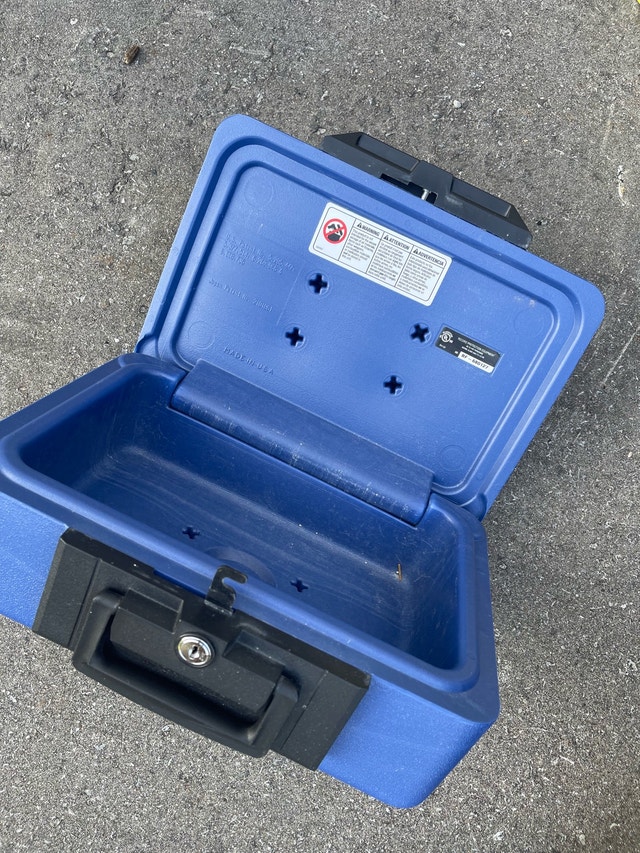 SentrySafe 1100 (no key) - photo 4