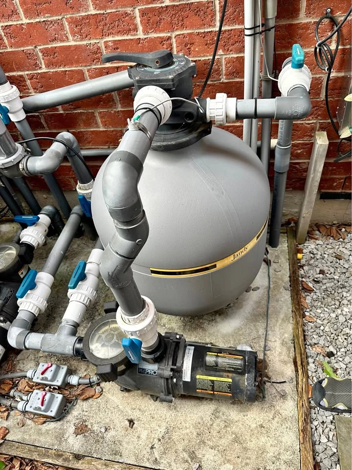 Jandy sand filter with Jandy FloPro pool pump