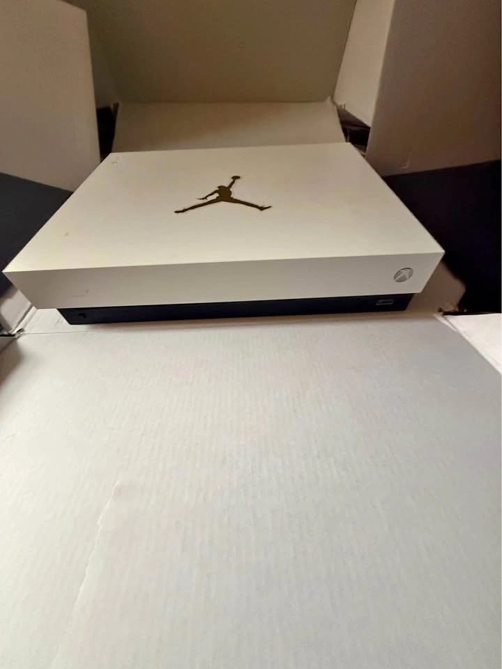 XBOX ONE X 1TB