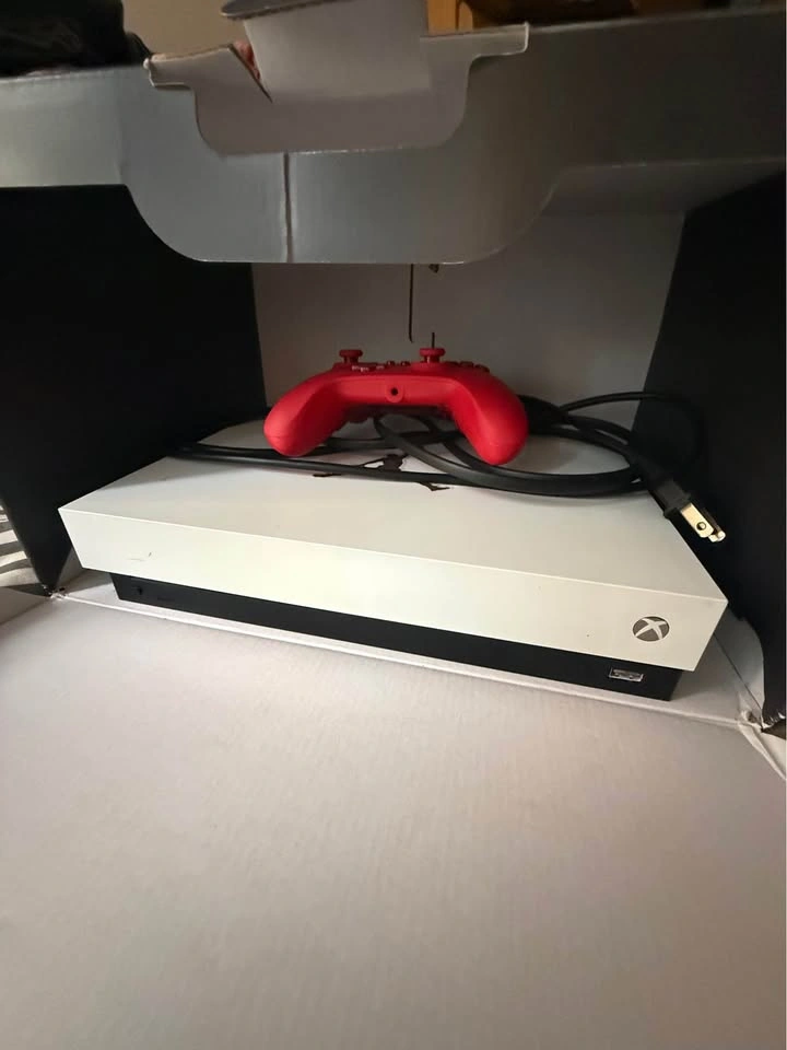 XBOX ONE X 1TB - photo 3