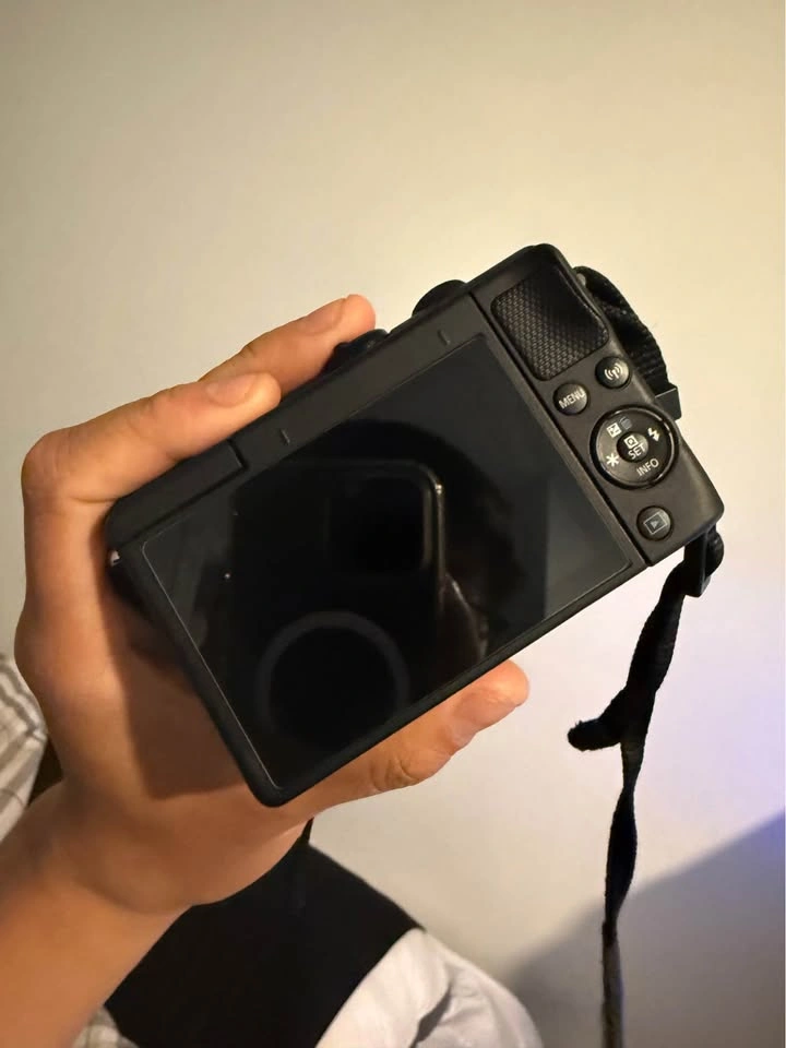 Canon EOS M100 Mirrorless Camera - photo 3