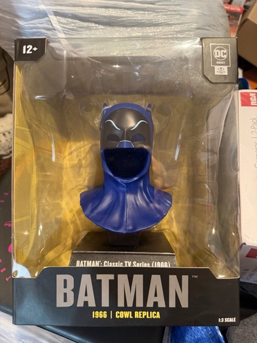McFarlane Toys Batman 1966 Classic TV Series Cowl Replica 1:3 Sc