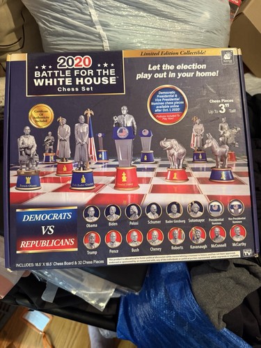 BulbHead 2020 Battle for the White House Political Chess Set