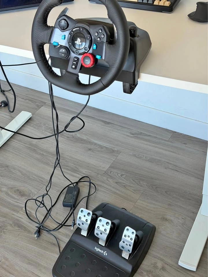Logitech G29 Driving Force Racing Wheel and Pedals