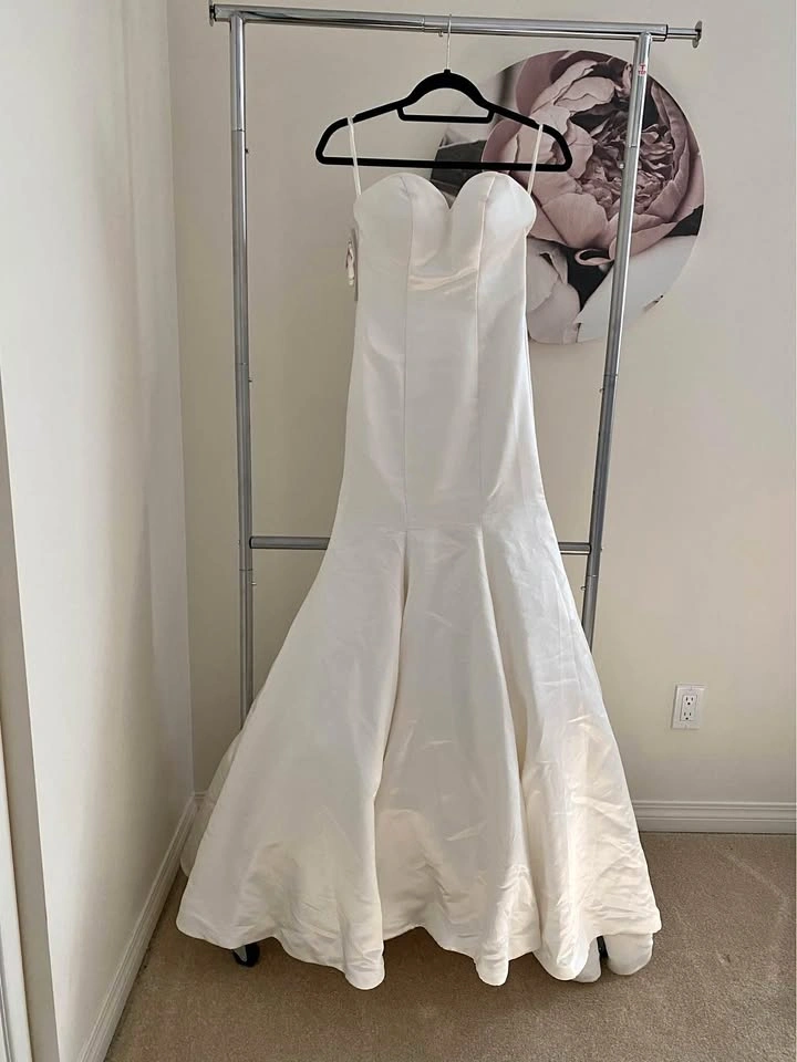 SIZE 0 - Timeless Sweetheart Wedding Dress - NWT