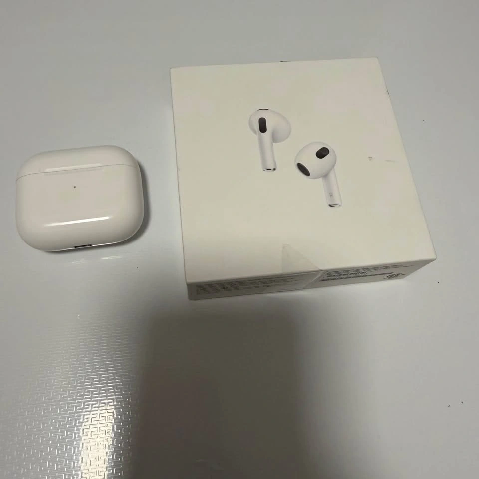 Apple AirPods (3rd Generation) with Lightning Charging Case - photo 2