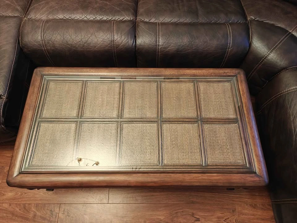 Stunning Wicker & Glass Top Coffee Table – Great Condition - photo 4