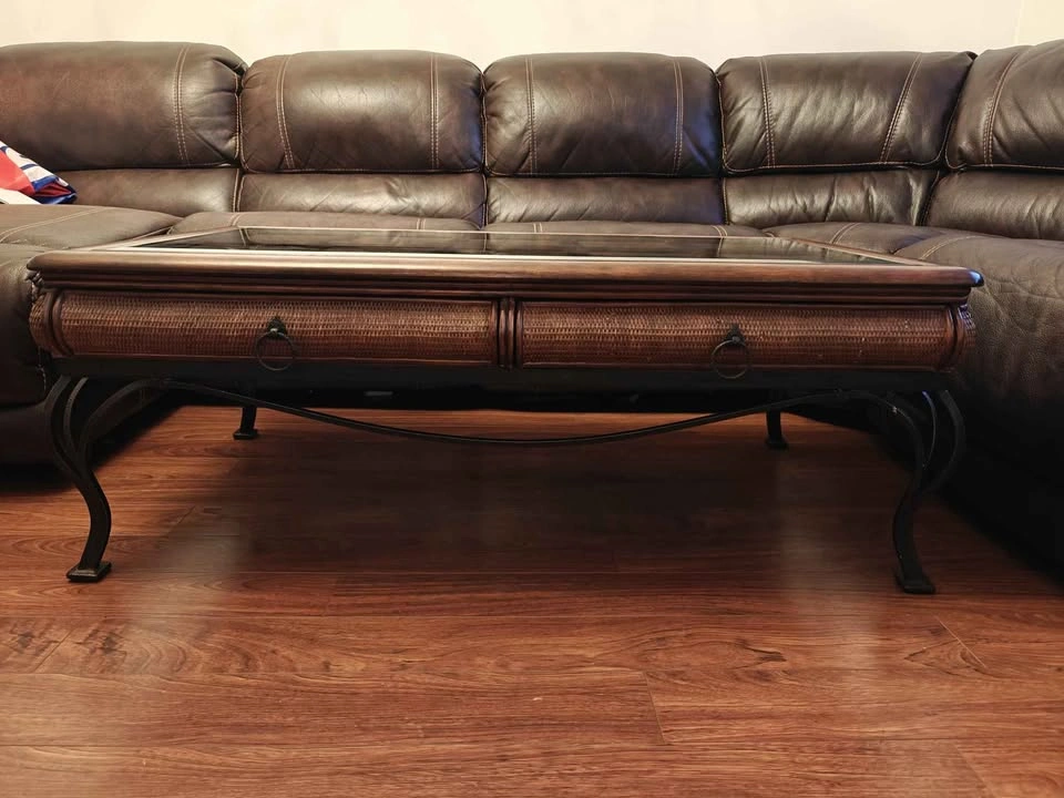 Stunning Wicker & Glass Top Coffee Table – Great Condition - photo 5