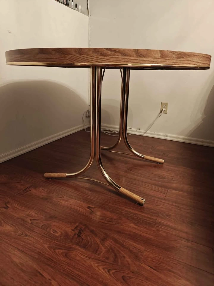 Mint condition OVAL shaped Dining Table - 249 CAD OBO - photo 2