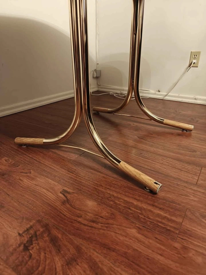 Mint condition OVAL shaped Dining Table - 249 CAD OBO - photo 3